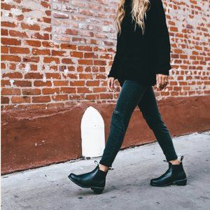 BLUNDSTONE #1671 HEELED BLACK BOOTS